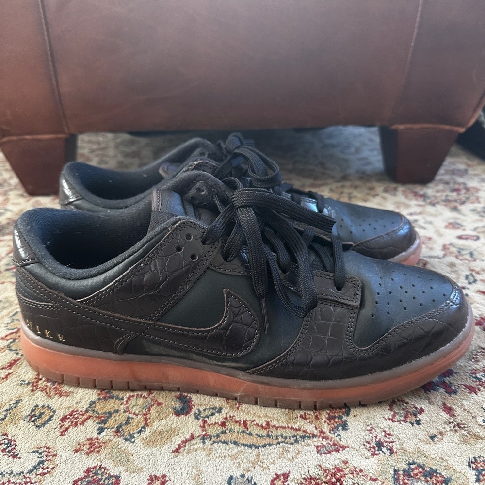 Nike Dunk slow Brown Alligator Embosswd Low-Top Sneakers with Gum-Style Sole - Picture 2 of 7